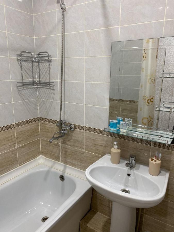 Суперкомфортная 1-Ком Квартира В Самом Центре Г.Алматы Almaty Exterior foto